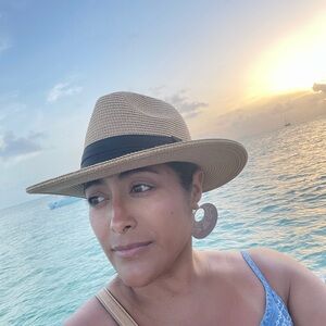 Meet your Posher, Debra